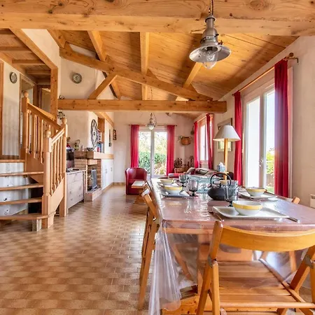 Holiday home Maison Pour 8 Personnes Au Coeur De La Sauzaie Et A 600 M De La *